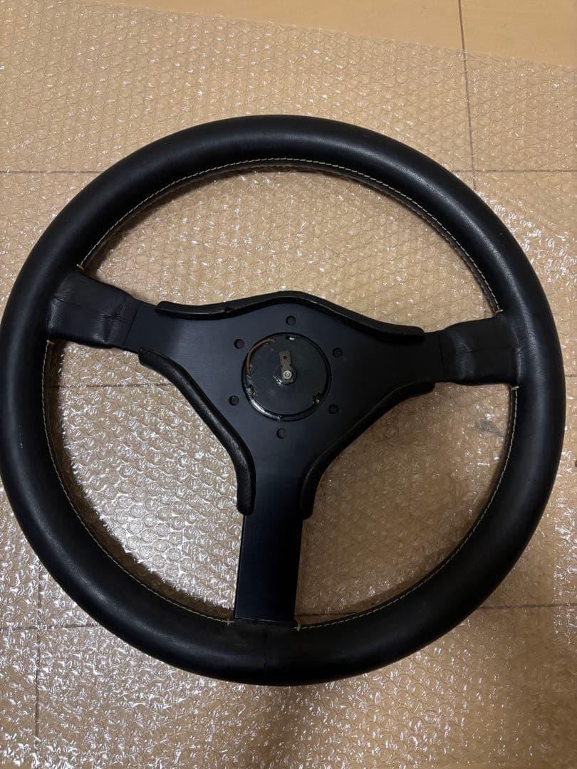 フェラーリ ステアリング MOMO