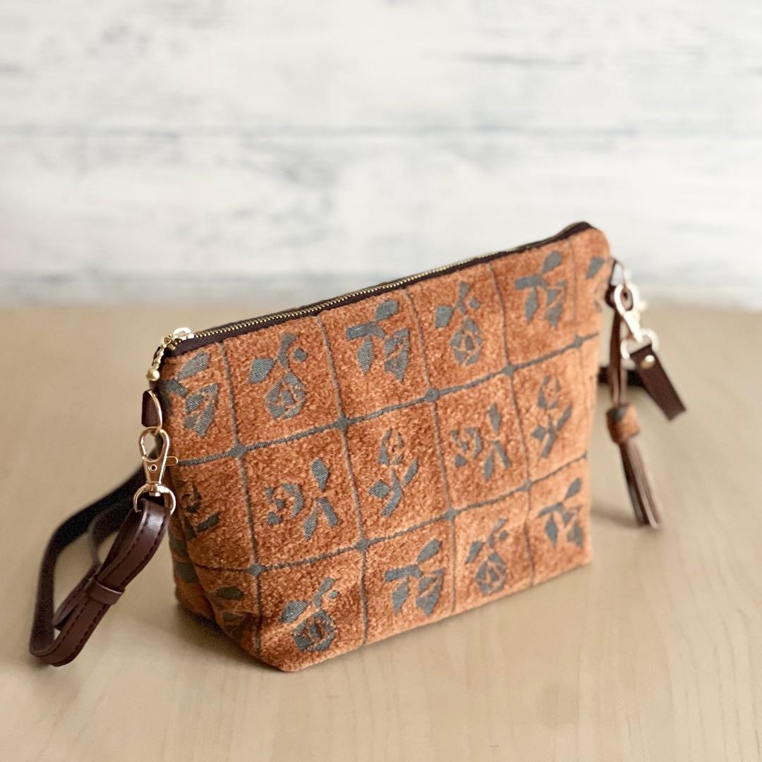 Lulu small brownショルダーバッグMB509-121