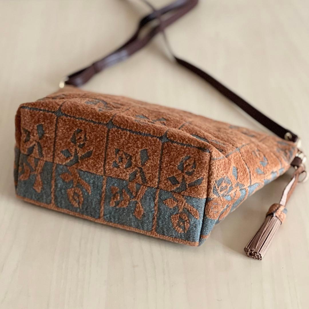 Lulu small brownショルダーバッグMB509-121