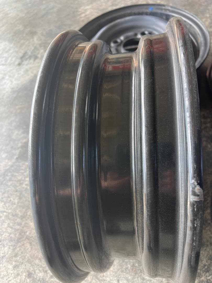 スチールホイールとスズキのキャプ