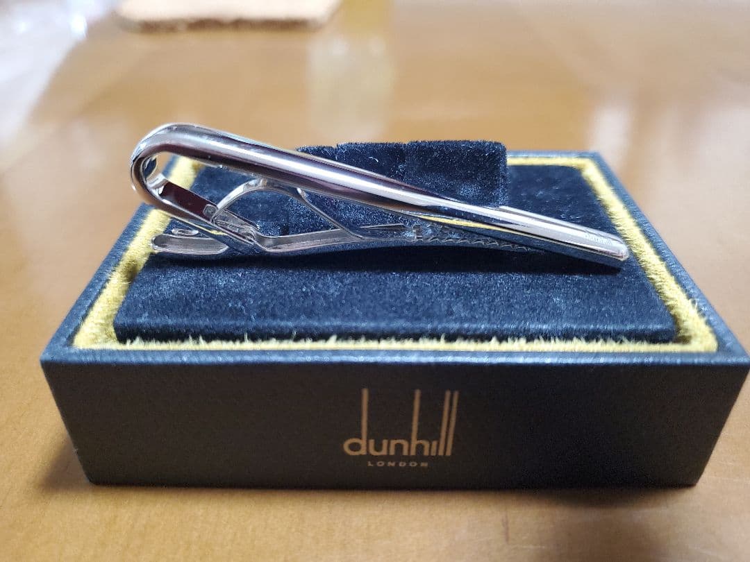 dunhill 　ダンヒルシルバー ネクタイピン 専用ケース付き
