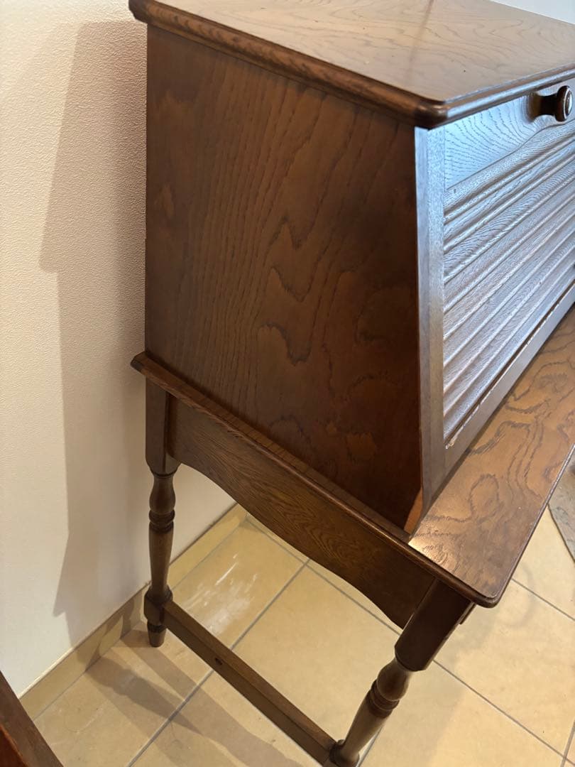 木製ライティングデスク スライド扉付き