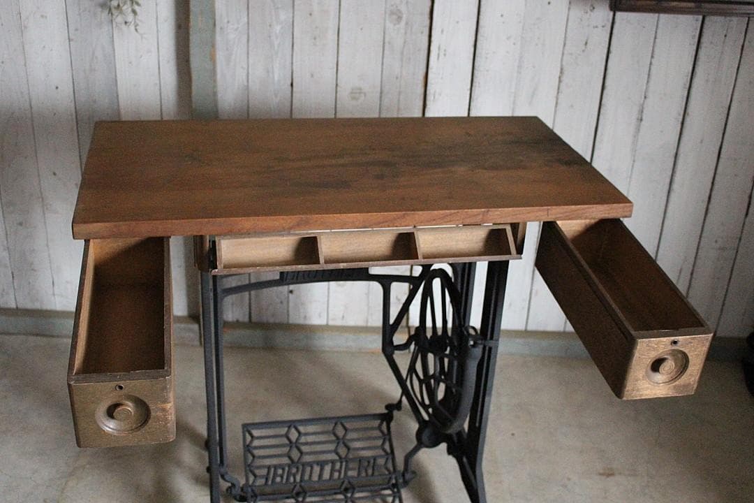 古い鉄脚と古材のテーブル　ワークデスク　机　作業台　古家具　古道具