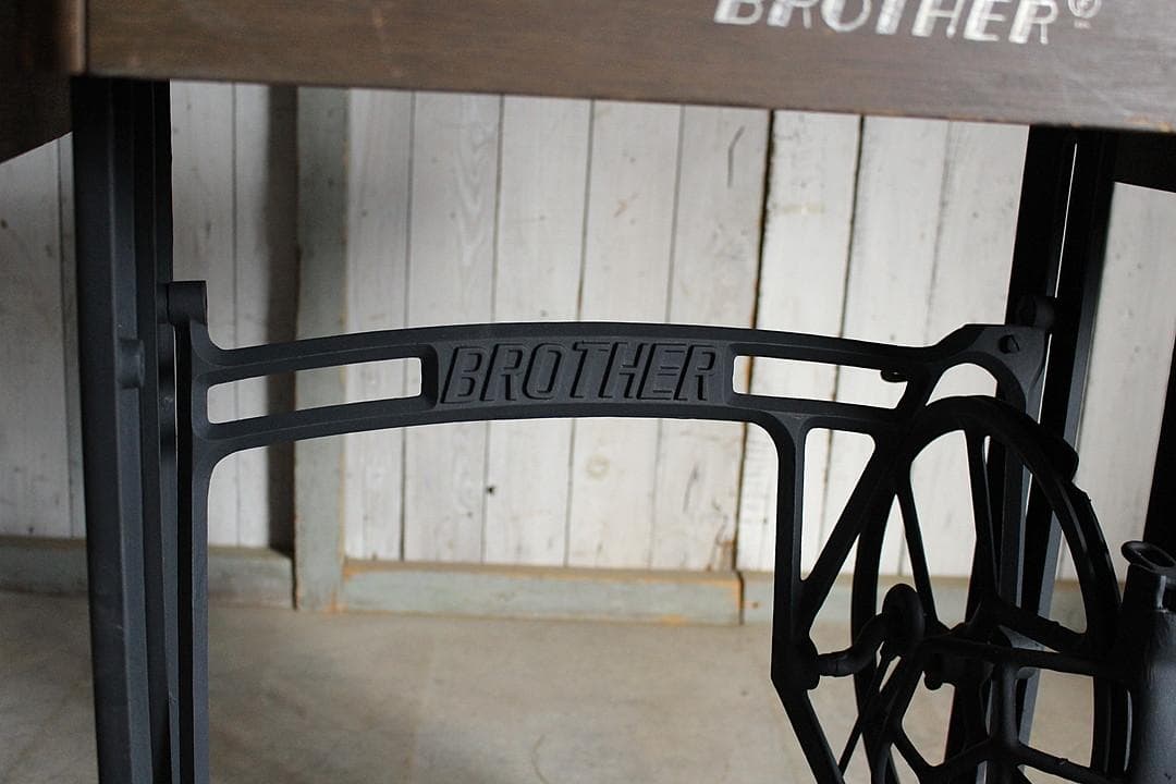 古い鉄脚と古材のテーブル　ワークデスク　机　作業台　古家具　古道具