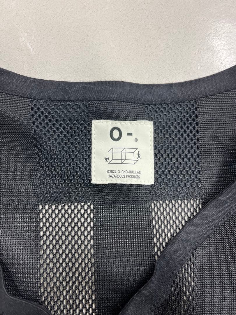 O- レイチョウルイラボ　メッシュベスト
