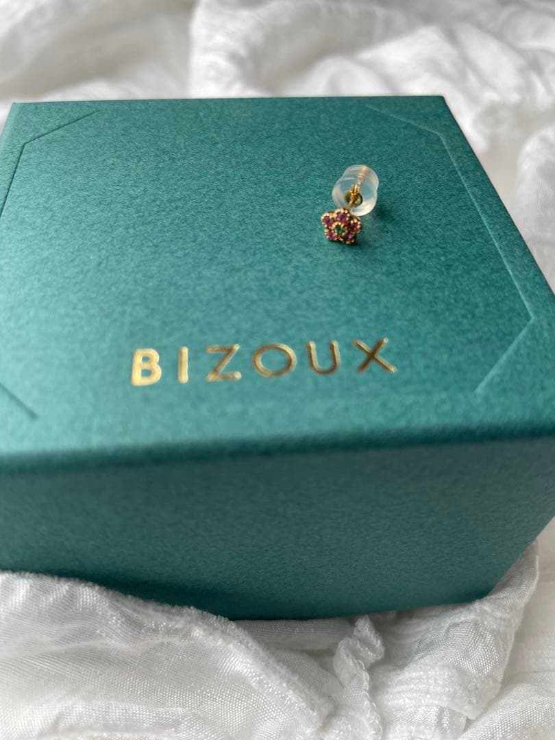 BIZOUX 花モチーフ ピアス(片耳用)