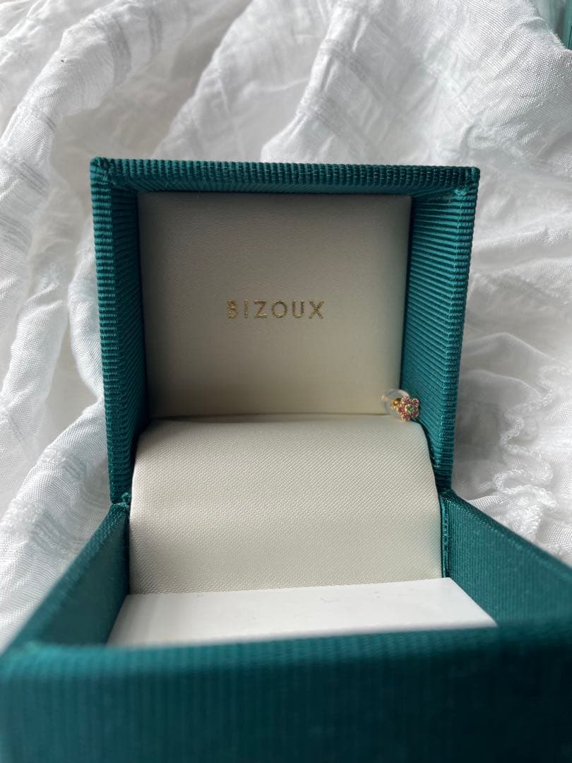 BIZOUX 花モチーフ ピアス(片耳用)