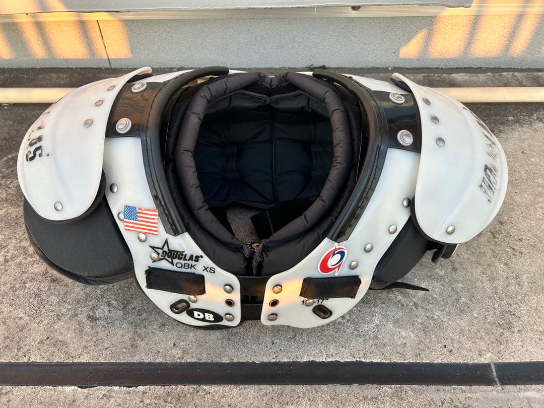 DOUGLAS CBK XS アメリカンフットボール防具