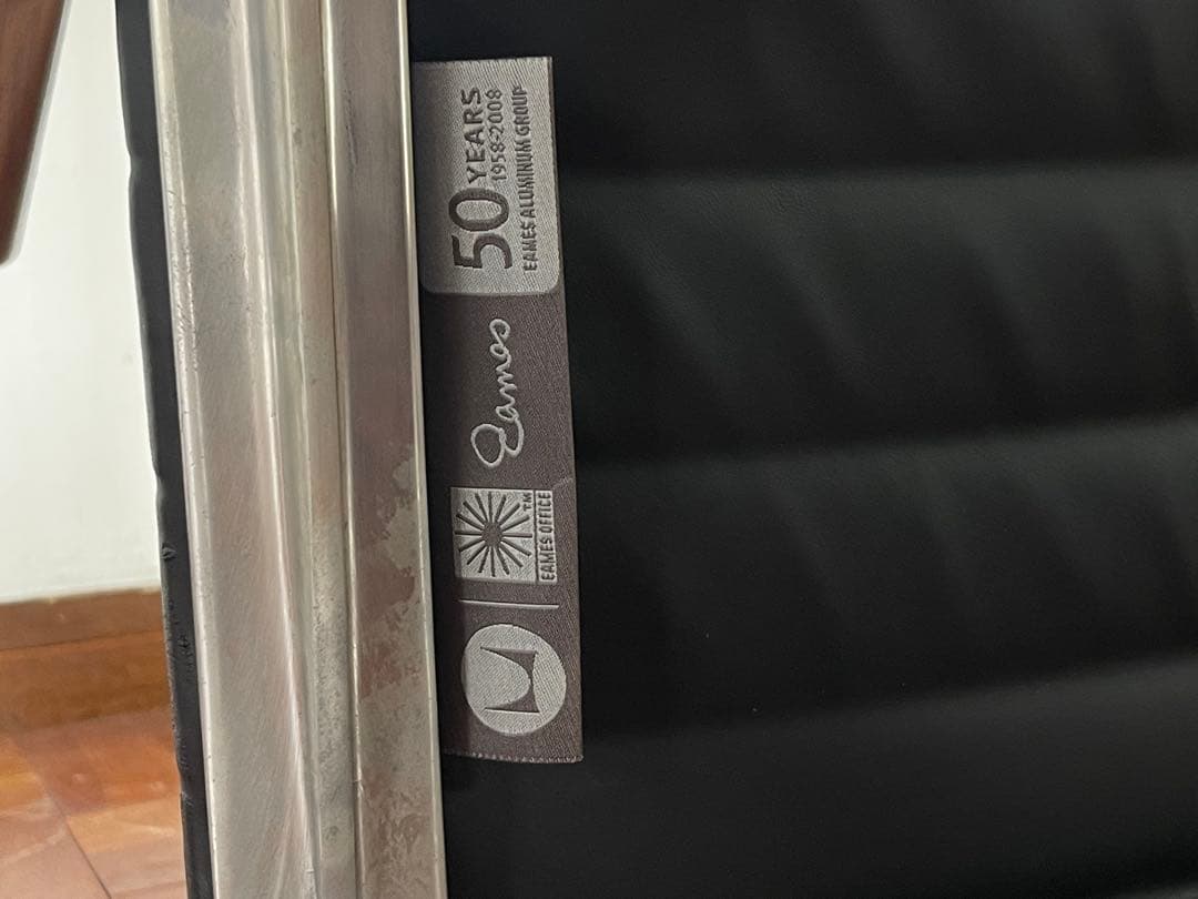 ハーマンミラー イームズ アルミナム チェア 50周年記念限定モデル