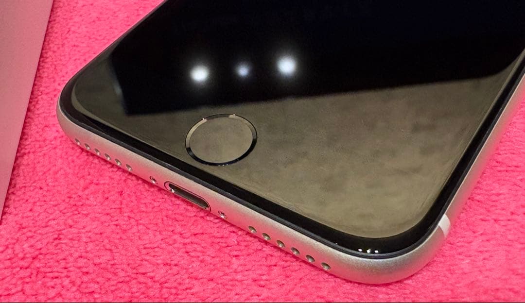 iPhone SE 第3世代　64G 白 本体 充電ケーブル、箱付きSIMフリー