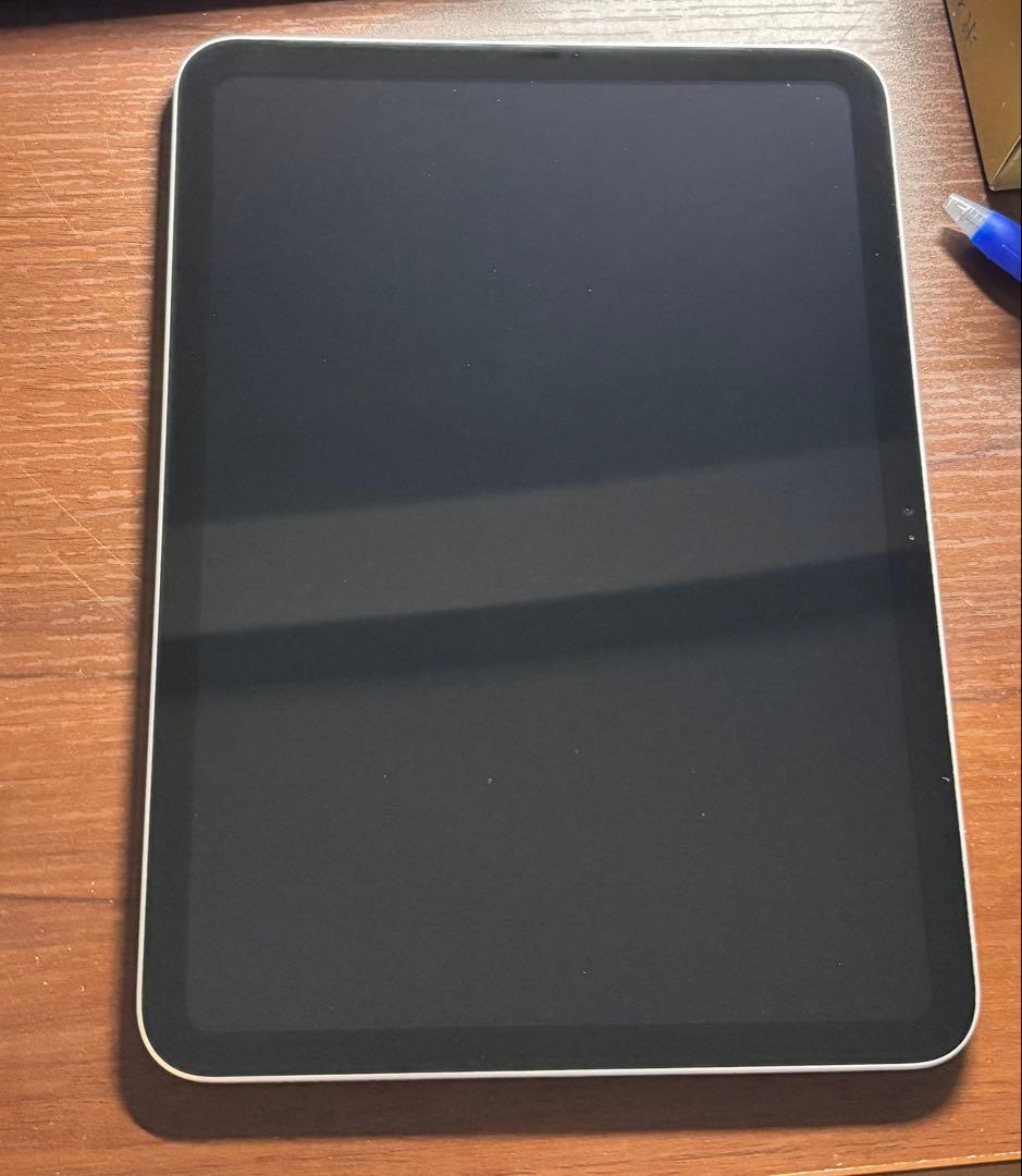 I*y様 Apple iPad 第10世代 64GB 本体（ケースと外箱付き）