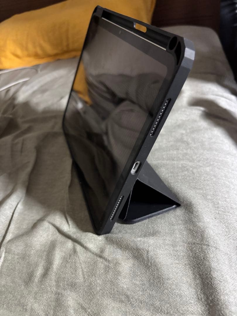 I*y様 Apple iPad 第10世代 64GB 本体（ケースと外箱付き）