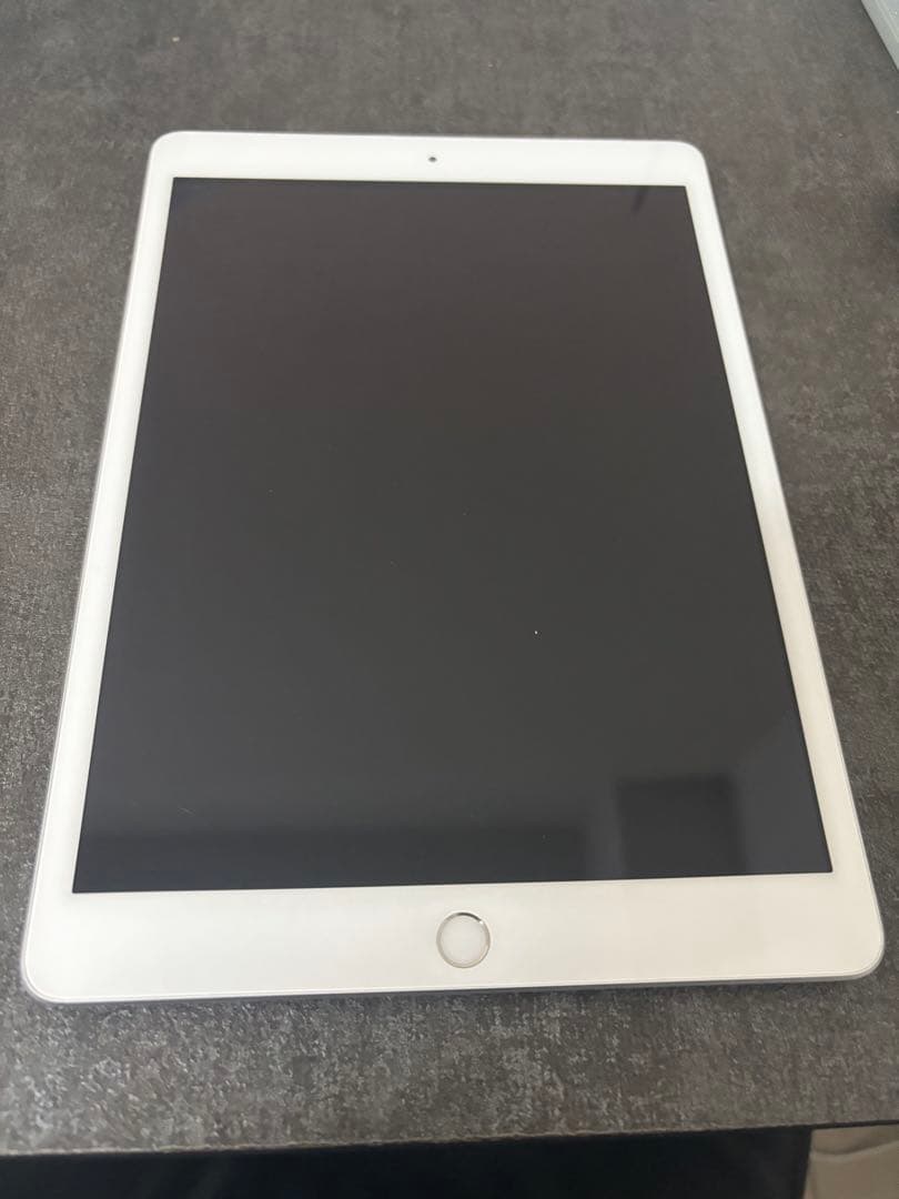 Apple iPad 第８世代 本体のみ32GB シルバー