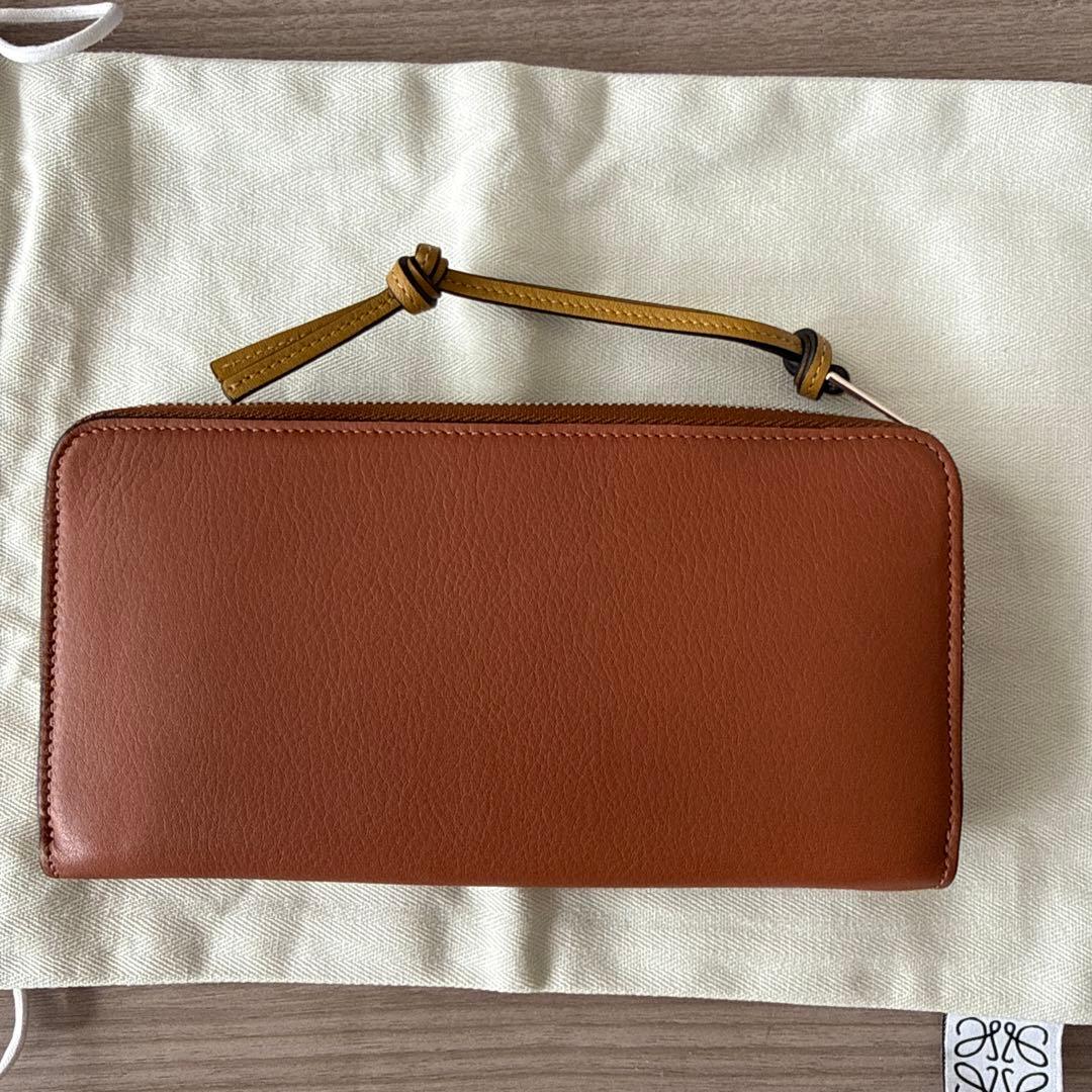 LOEWE ラウンドジップ長財布