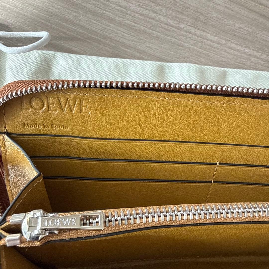LOEWE ラウンドジップ長財布
