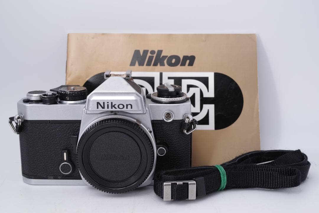 Nikon FE 説明書、ストラップ付き
