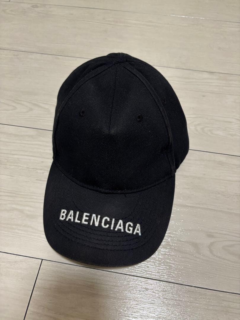 BALENCIAGA 黒 ベースボールキャップ