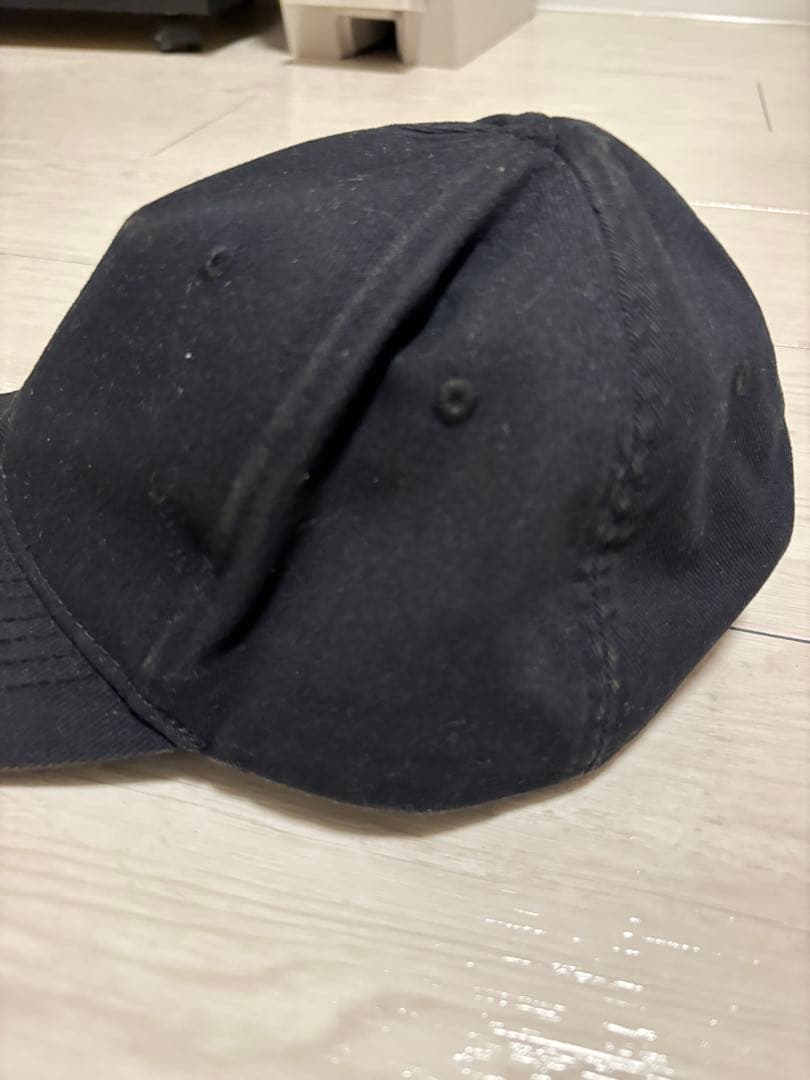 BALENCIAGA 黒 ベースボールキャップ