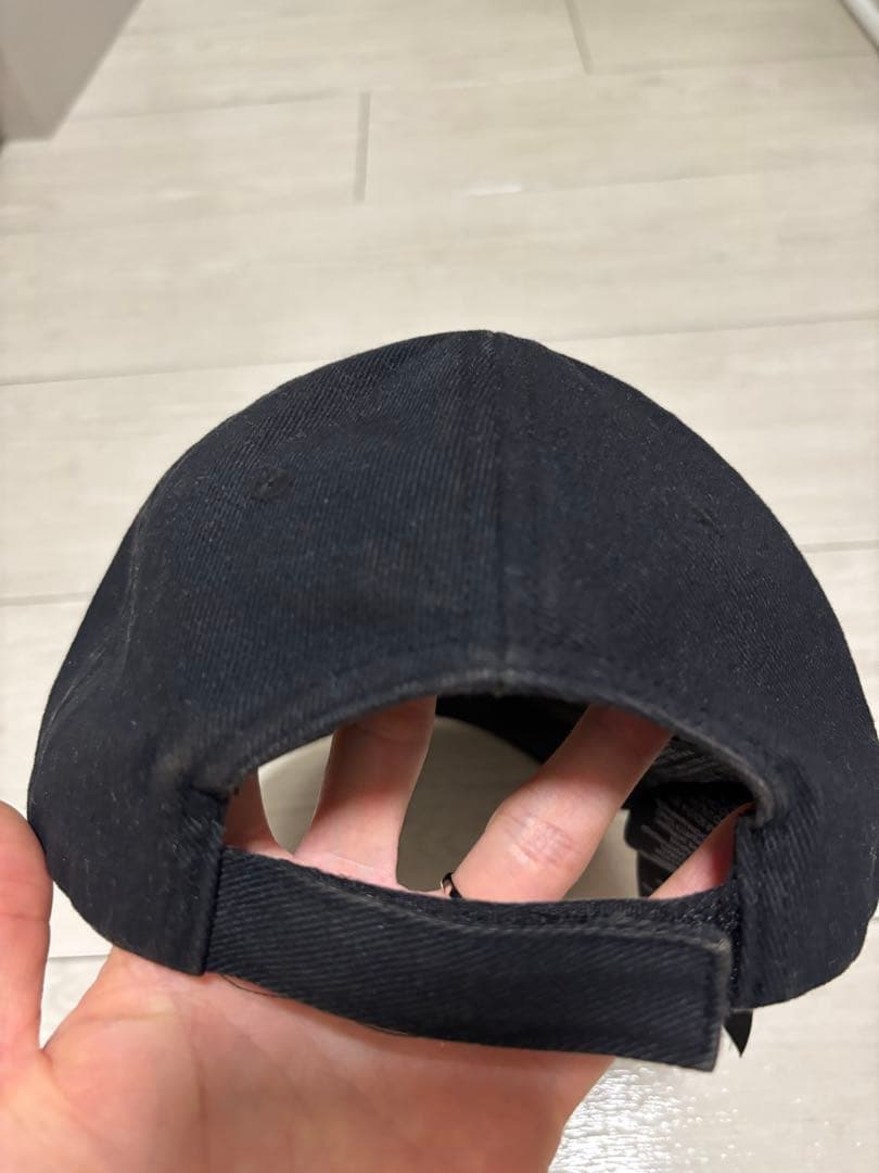 BALENCIAGA 黒 ベースボールキャップ