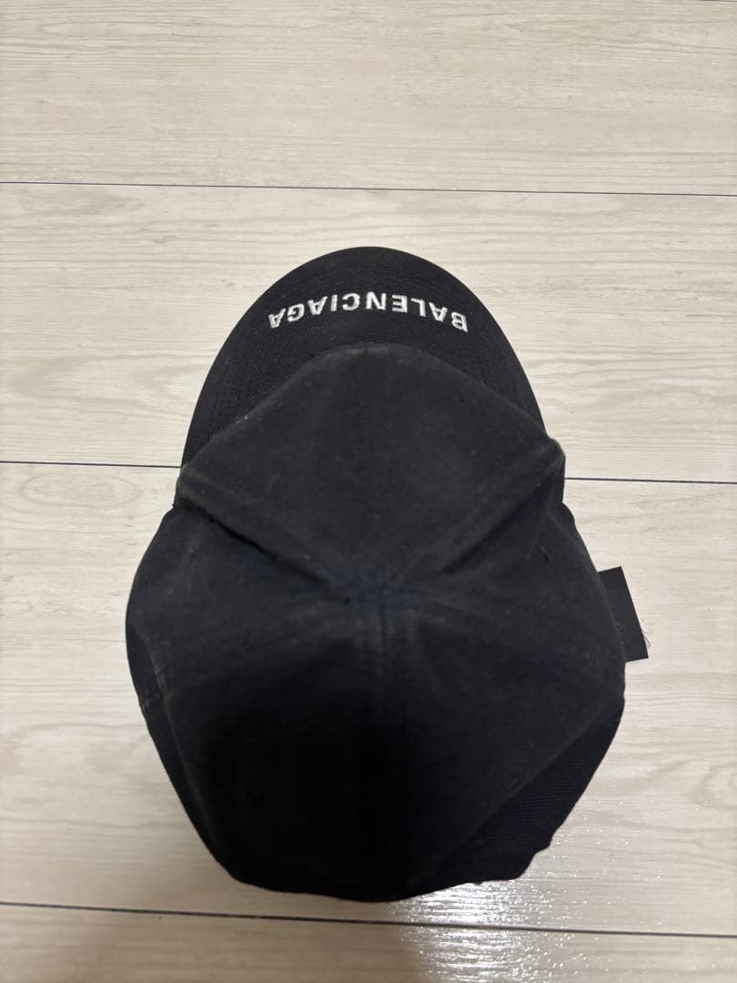 BALENCIAGA 黒 ベースボールキャップ