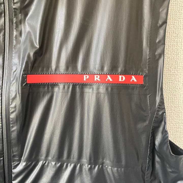 【試着のみ】定価24万　PRADA リネアロッサ　ナイロンベスト