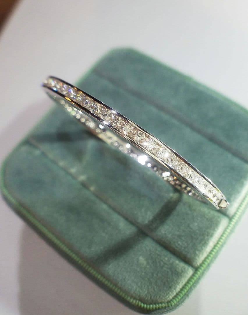 STORY！最高級モアサナイト バングル　16～17センチ