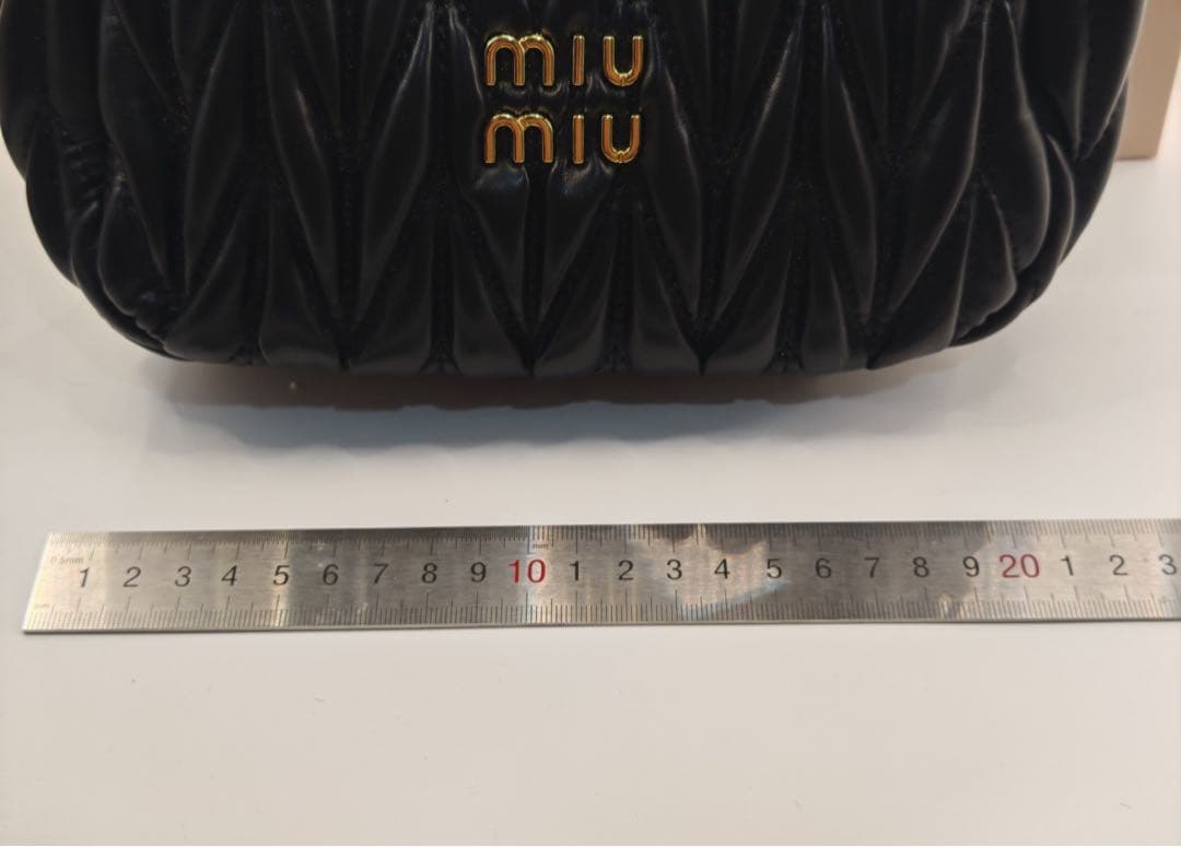 miumiu マットラム キルティング ハンドバッグ ブラック　美品