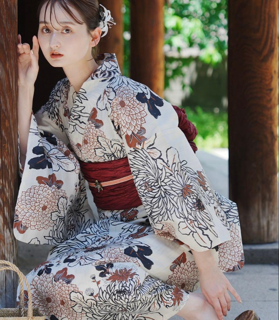 ブラウンの菊づくし utatane フリーサイズ 浴衣 兵児帯 下駄 3点セット