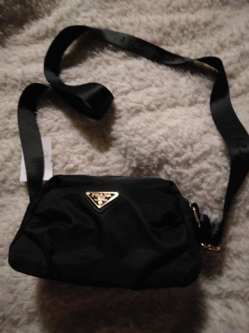 プラダノベルティショルダーバッグ新品タグ付き、値下げしました、