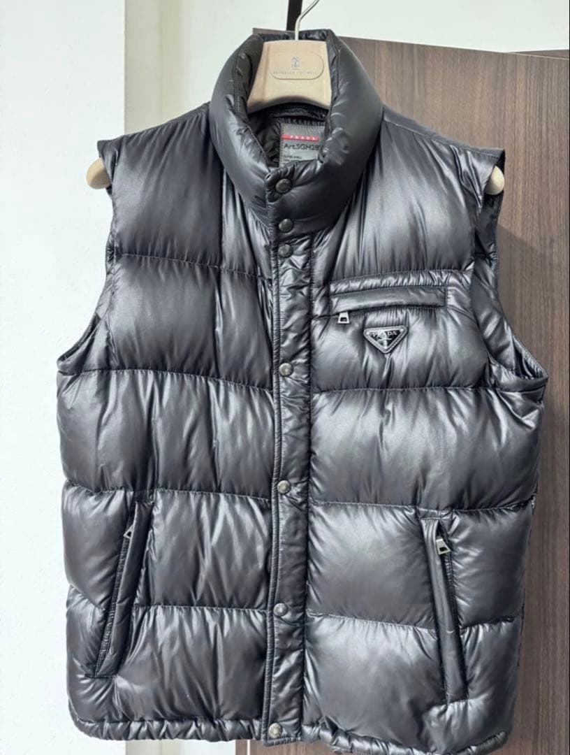 PRADA ブラック ダウンベスト