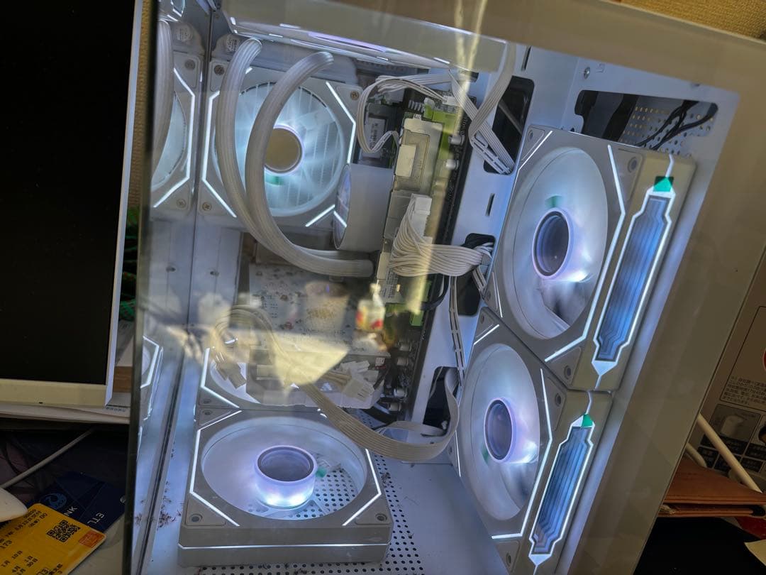 ホワイト RGBファン付き ミドルタワーケース