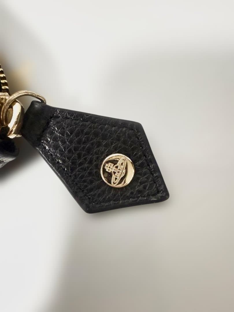 ヴィヴィアンウエストウッドvivienne westwood　オーブ型押ブラック