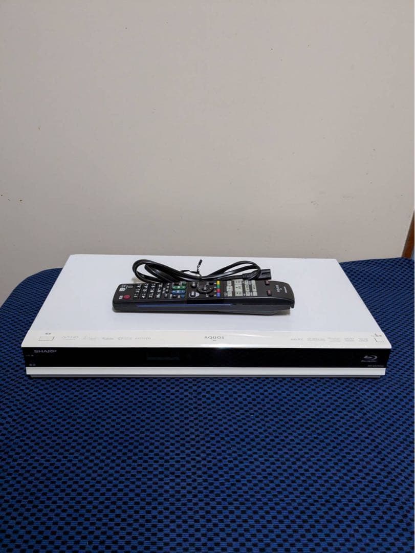 16様【最終値下げ】SHARP ブルーレイレコーダー リモコン付き ホワイト