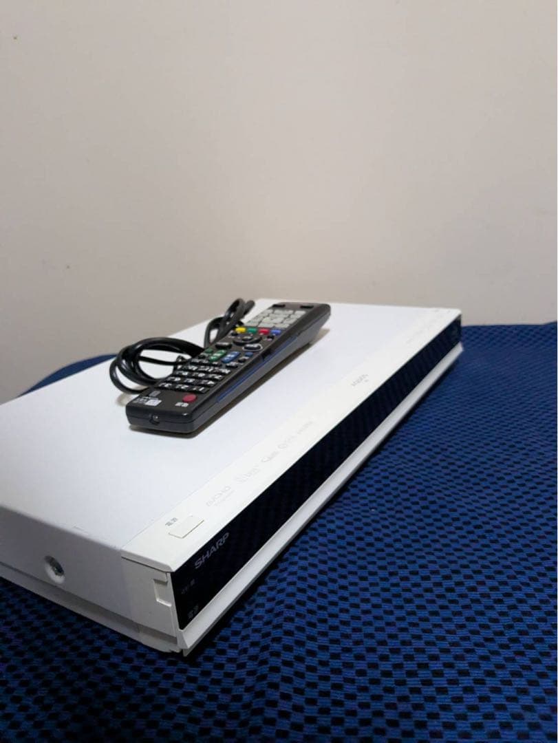 16様【最終値下げ】SHARP ブルーレイレコーダー リモコン付き ホワイト