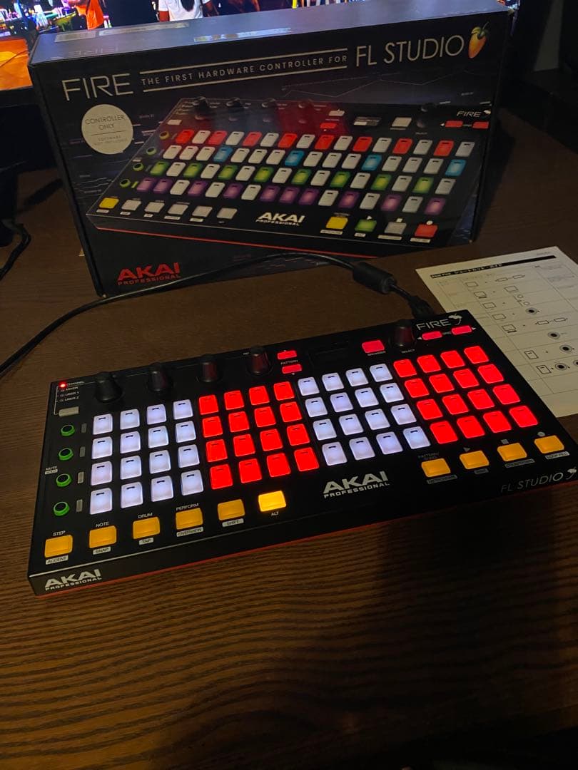 AKAI FIRE MIDIコントローラー
