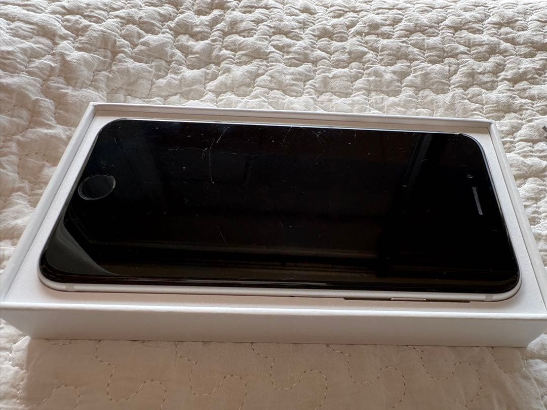 【中古】Apple iPhone SE (第3世代) 本体