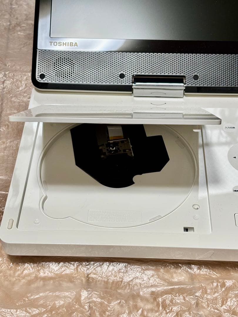 東芝　ポータブルDVDプレーヤー　SD-P910S 2022年製