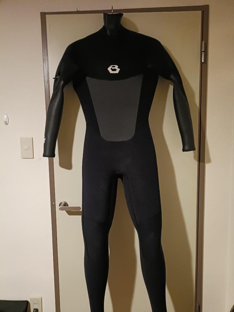 BEWET M・セミドライスーツ 黒