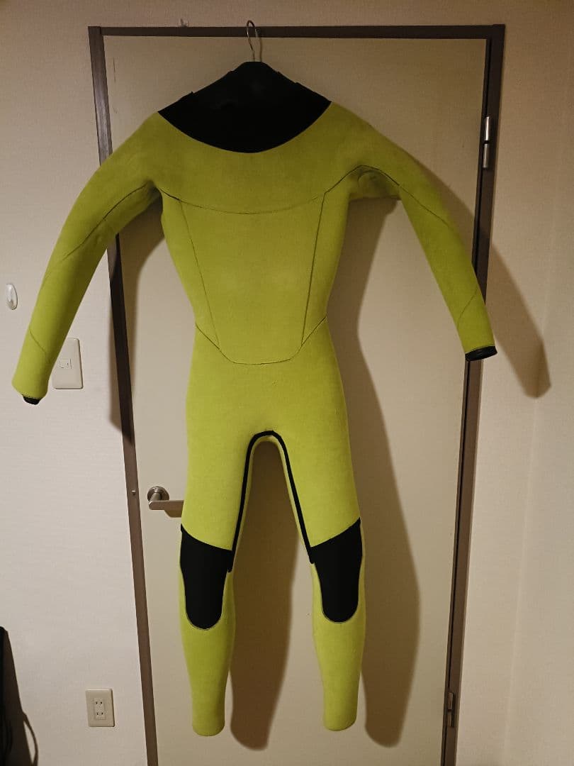 BEWET M・セミドライスーツ 黒