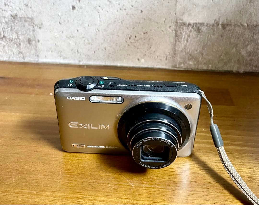 デジタルカメラ CASIO EXILIM EX-ZR10SR