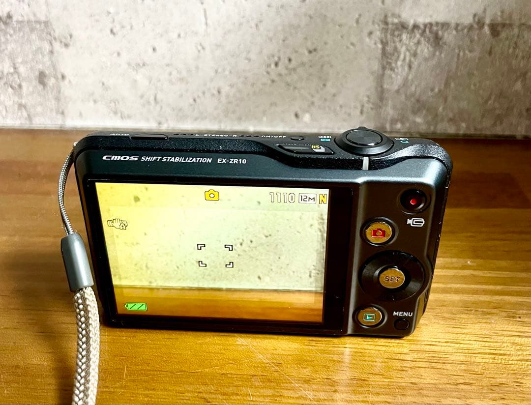 デジタルカメラ CASIO EXILIM EX-ZR10SR