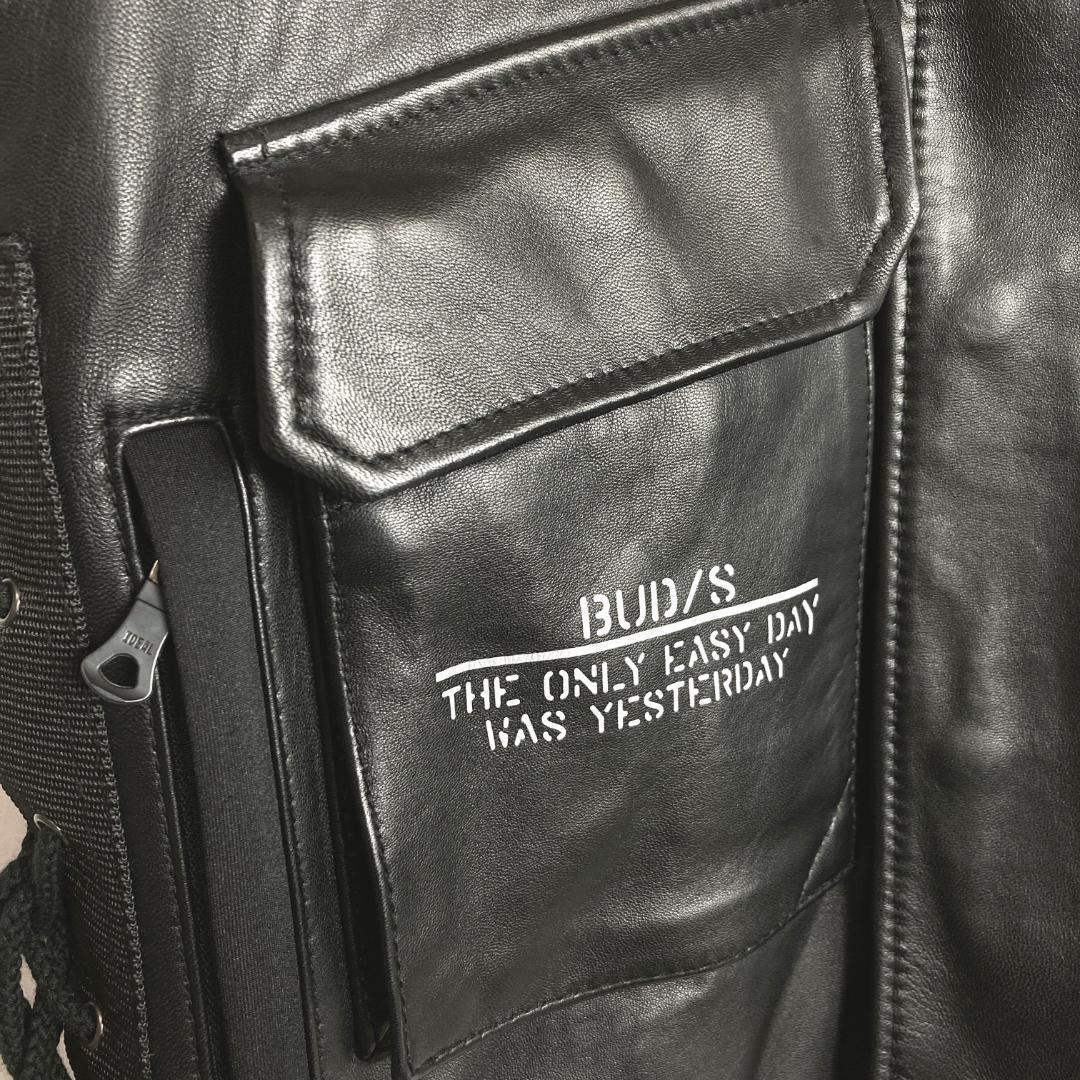 美品 アヴィレックス AVIREX ラムレザー コンバットベスト本革 黒色M