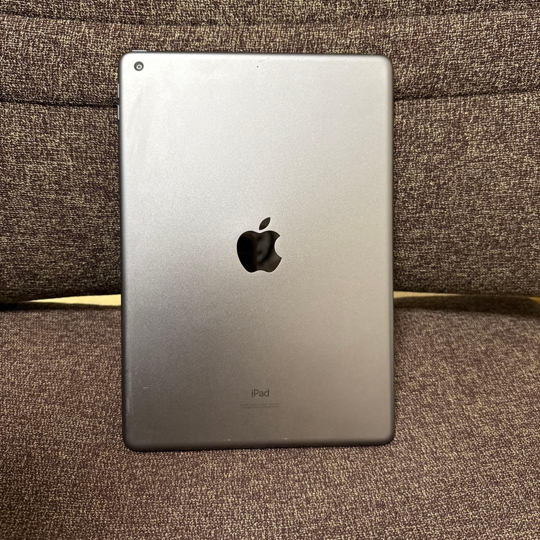 Apple iPad 第8世代　10.2インチ スペースグレー 本体