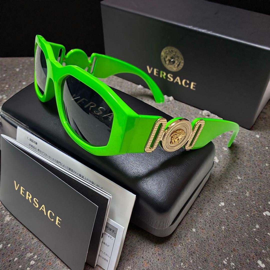 未使用　付属品完備　VERSACE サングラス　メデューサ　ライトグリーン　緑