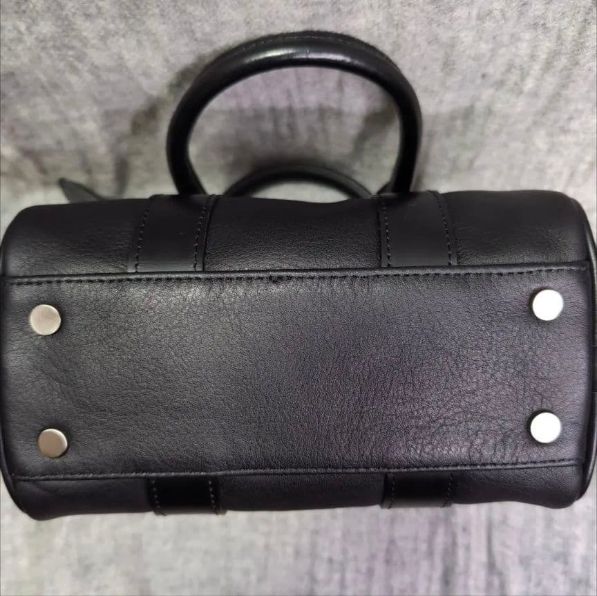黒 レザー ハンドバッグ ドラムバッグ