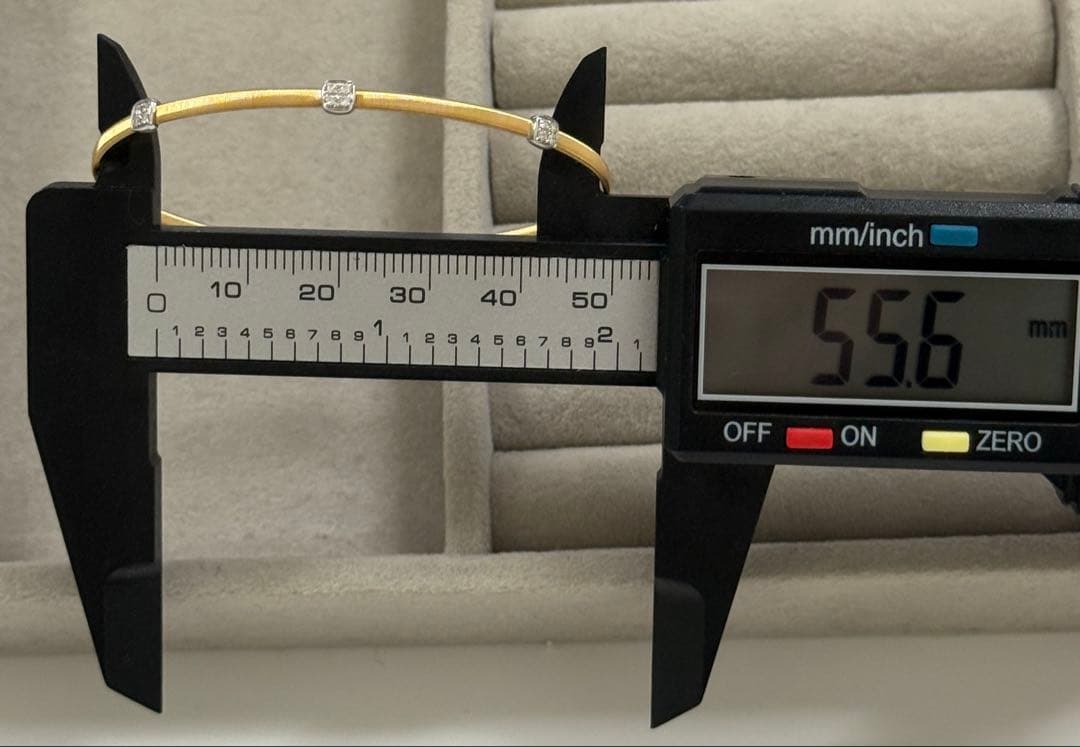 acoco　K18デザインバングル　ブレスレット　イエローゴールド　ダイヤ