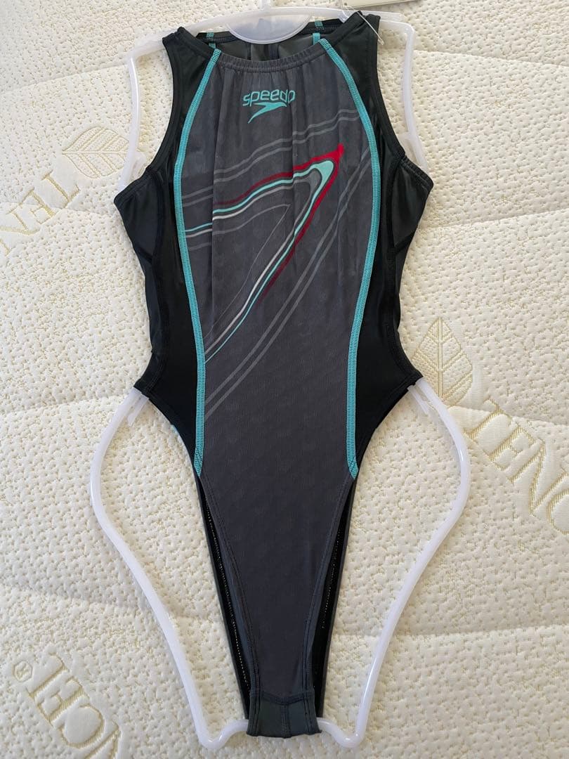 S*様 speedo スポーツ用水着 グレー ブラック