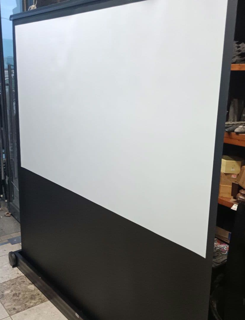 ３７０５）サンワ プロジェクタースクリーン 80インチ 16:9 自立式床置き