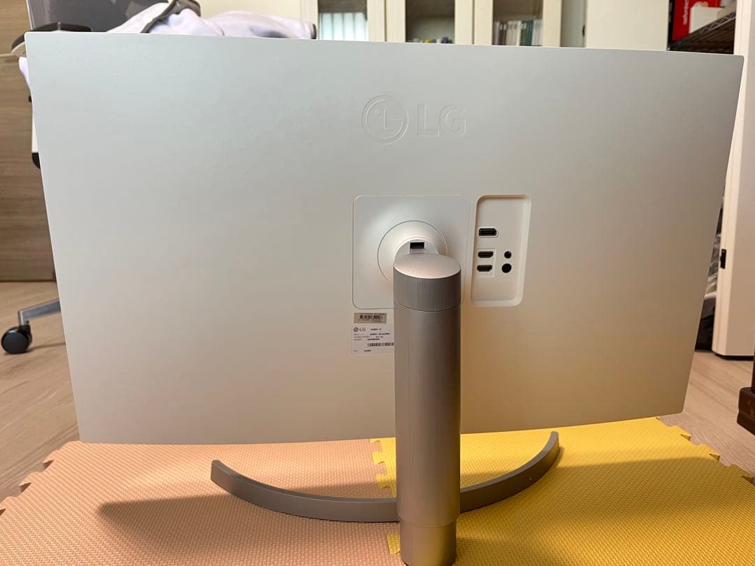 LG 32インチ4K モニター　32UN650-W