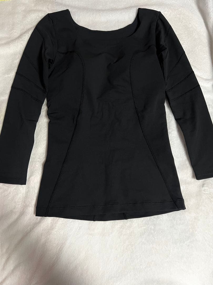 LAVA ピラティスウェア　上下セット＋靴下2組＋ハンドタオル＋水素水バッグ